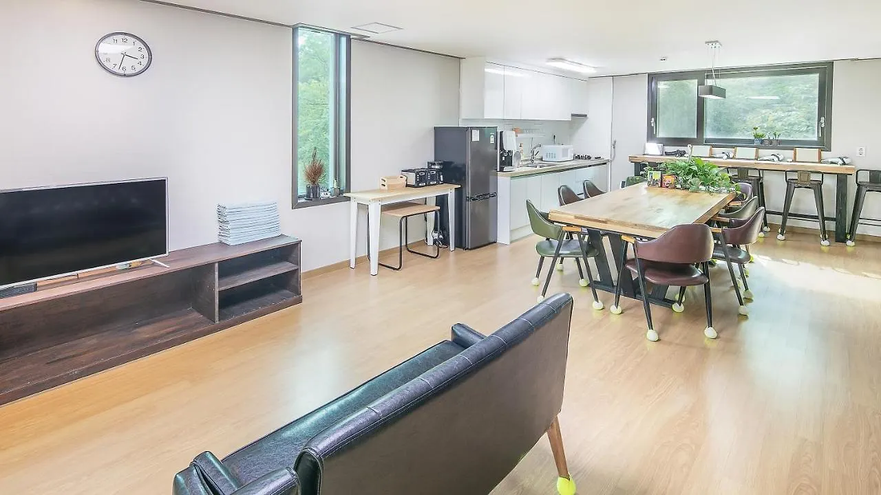 Leeon Guest House Incheon 2*,