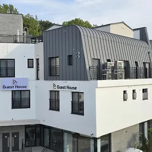  Guest house Airport L
