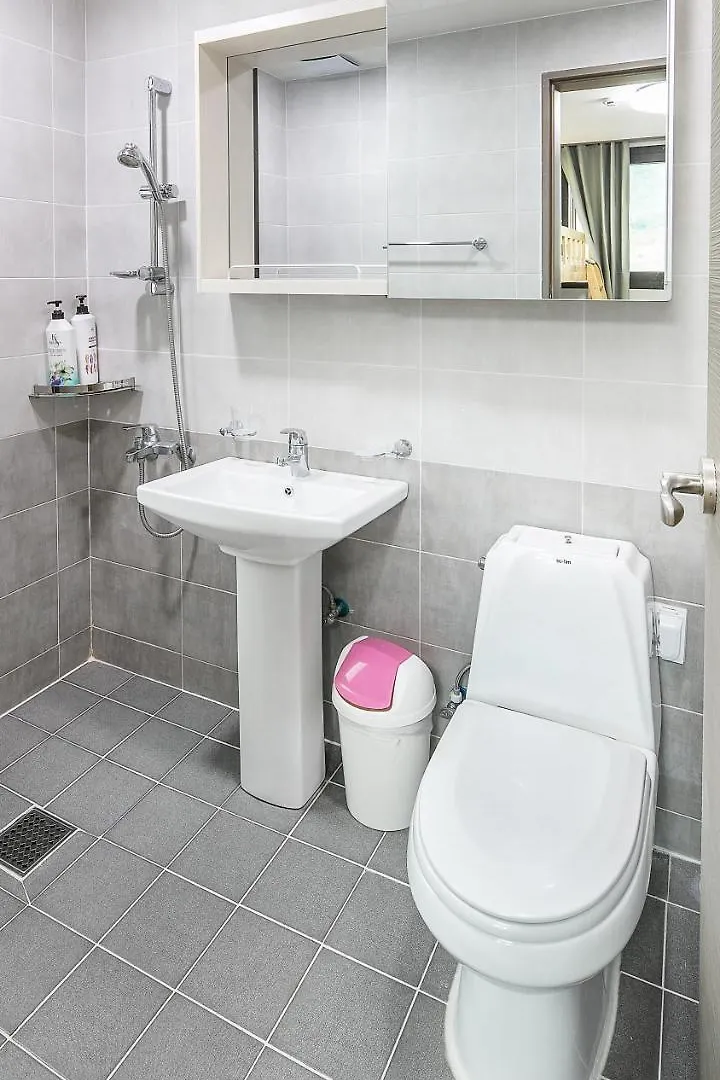 Leeon Guest House Incheon 2*,  South Korea